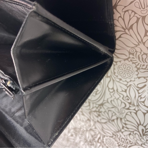 ST. JOHN Black Leather Trifold Wallet - Picture 12 of 15